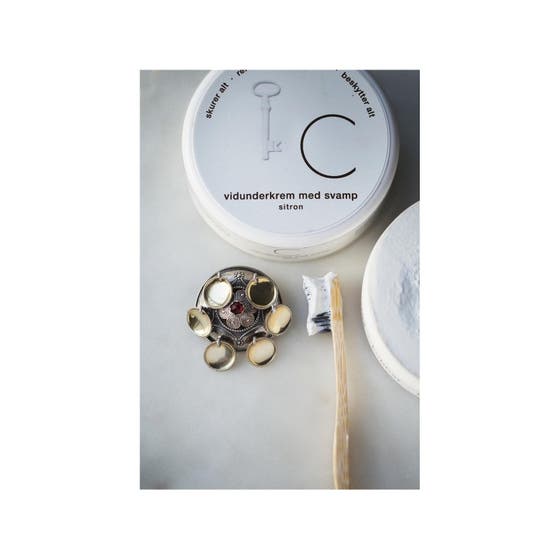 Wonder Cream with Sponge Duo