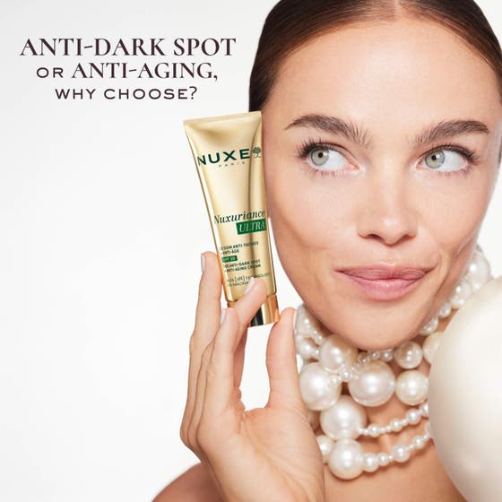 Nuxe Nuxuriance Ultra 50 ml dagkräm med SPF 30 mot pigmentfläckar i grön ytterförpackning med 5% niacinamid.