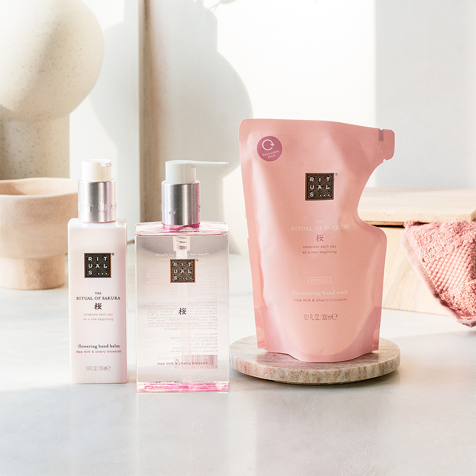 Luxurious Hand Care Set Sakura