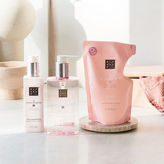 Luxurious Hand Care Set Sakura