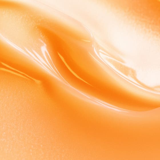 Biotherm Aquasource Vitamin Glow Gel 30 ml lystergivande ansiktskräm i orange glasburk och tub mot en blå himmel