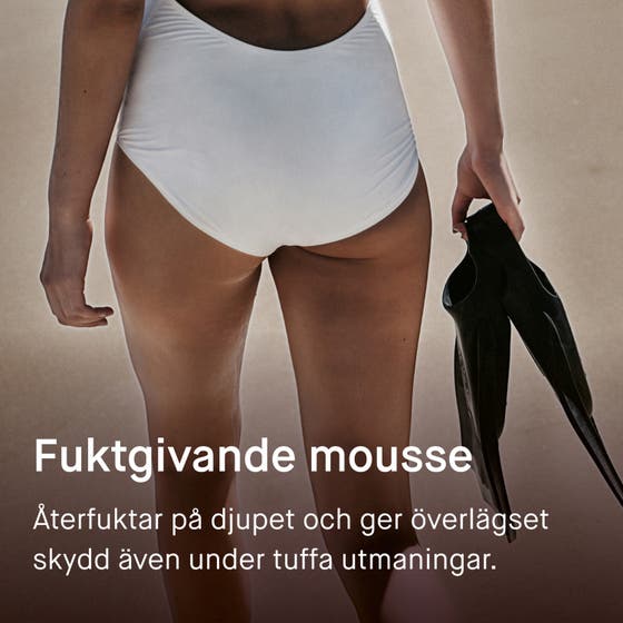 EVY Technology Sunscreen Mousse SPF20 150 ml kladdfri vattenfast solkräm visar surfare i vågor och texten Extra Water Resistant.
