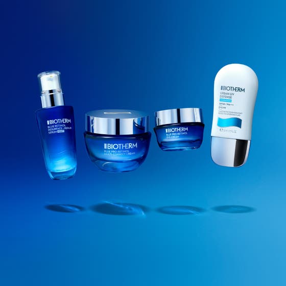 Biotherm Blue Pro-Retinol ögonkräm 15 ml med Life Plankton och koffein visas i en blå abstrakt textur.