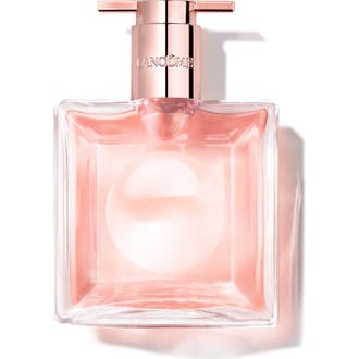 Lancôme Idôle Eau de Parfum 25 ml blommig parfym i en tunn kvadratisk flaska av glas i roséguld