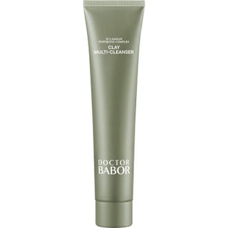 Doctor Babor Cleanformance Clay Multi-Cleanser för detox djuprengöring ansikte i en skimrande grön tub med vitt lock.
