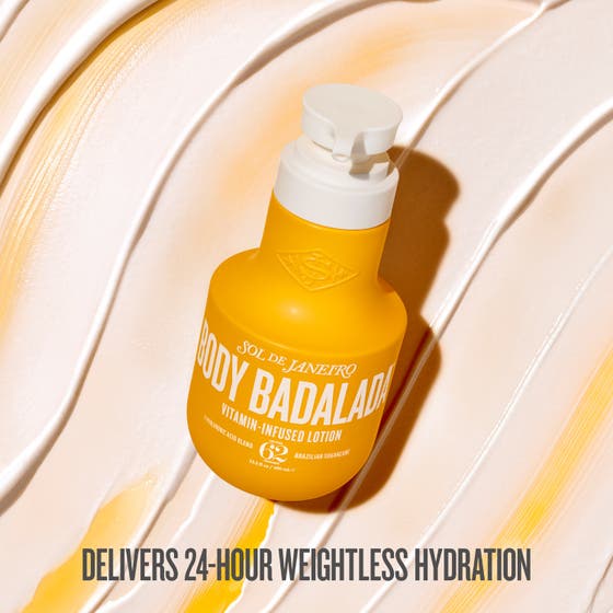 Sol de Janeiro Body Badalada 400 ml återfuktande bodylotion i gul pumpflaska med Cheirosa 62 doft mot krämig textur