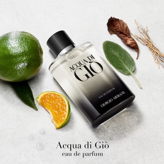 Armani Acqua di Giò Eau de Parfum 50 ml fräsch herrparfym i flaska med svarttonat glas och krämvit box