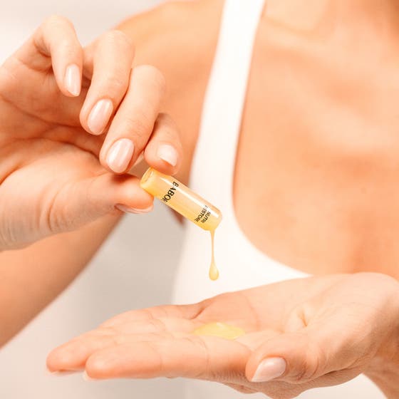 Babor Nutri Restore Ampoule 14 ml nutriampull som stärker din hudbarriär i en liten glasampull med gult serum