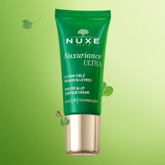 Nuxe Nuxuriance ULTRA 15 ml anti-age ögonkräm återfuktande i grön tub med guldlock och svävande gröna blad.