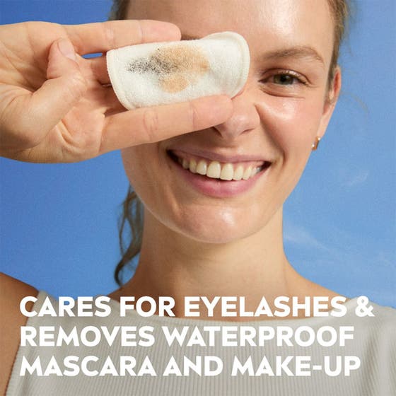 NIVEA Double Effect Eye Make-up Remover 125 ml ögonrengöring dubbel effekt tar bort vattenfast mascara på bomullsrondell.