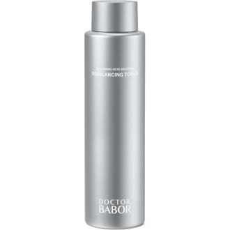 Doctor Babor Rebalancing Toner ger balans med aminosyror i en stilren och mattgrå cylinderformad flaska