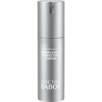 Doctor Babor Complexion Perfecting Serum 30 ml med azelainsyra ger jämn hudstruktur i en silvrig pumpflaska.