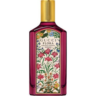 Gucci Flora Gorgeous Gardenia Intense 100ml parfym i en lila glasflaska med blommig etikett och guldlock