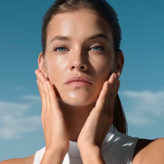 Biotherm Aquasource+ Electrolyte Dewy Gel 30 ml dagkräm visar ingredienser som elektrolyter och en klar geltextur