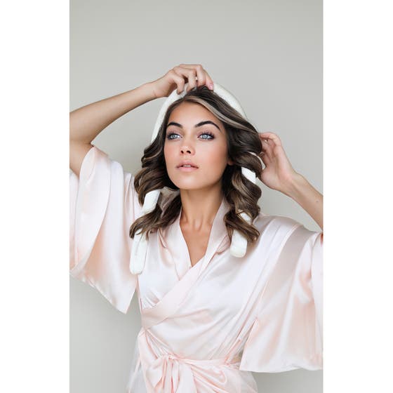 Heatless Curls in Mulberry Silk