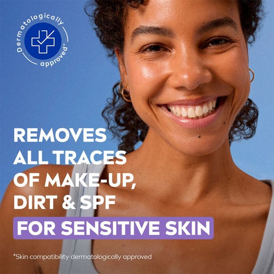 NIVEA Sensitive Cleansing Wipes 25 st rengöringsservetter för känslig hy visar kvinna med ren och strålande hud.
