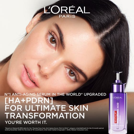 L'Oréal Paris Revitalift Filler 30 ml hyaluronsyraserum ger intensiv fukt och visas med modell och lila glasflaska.