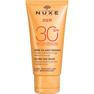Nuxe Sun Melting Sun Cream nuxe spf30 är ett Nuxe antiaging solskydd i persikofärgad tub och krämig solkräm för ansiktet