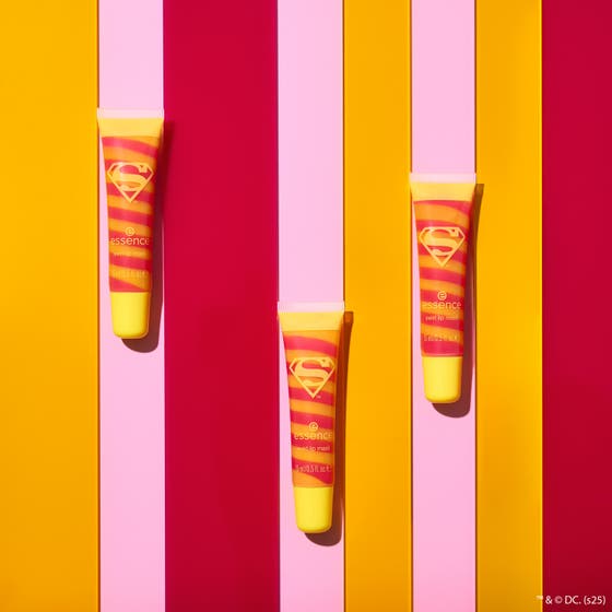 Superman swirl lip mask