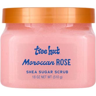 Tree Hut Shea Sugar Scrub Moroccan Rose 510 g kroppsskrubb ger lyster med sin rosa korniga textur och kopparfärgat lock