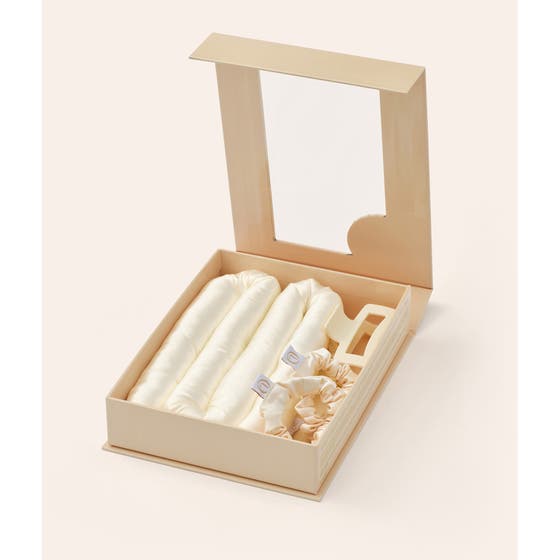 Heatless Curls in Mulberry Silk